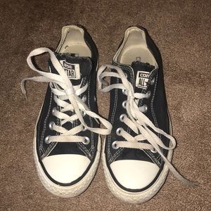 black converse!